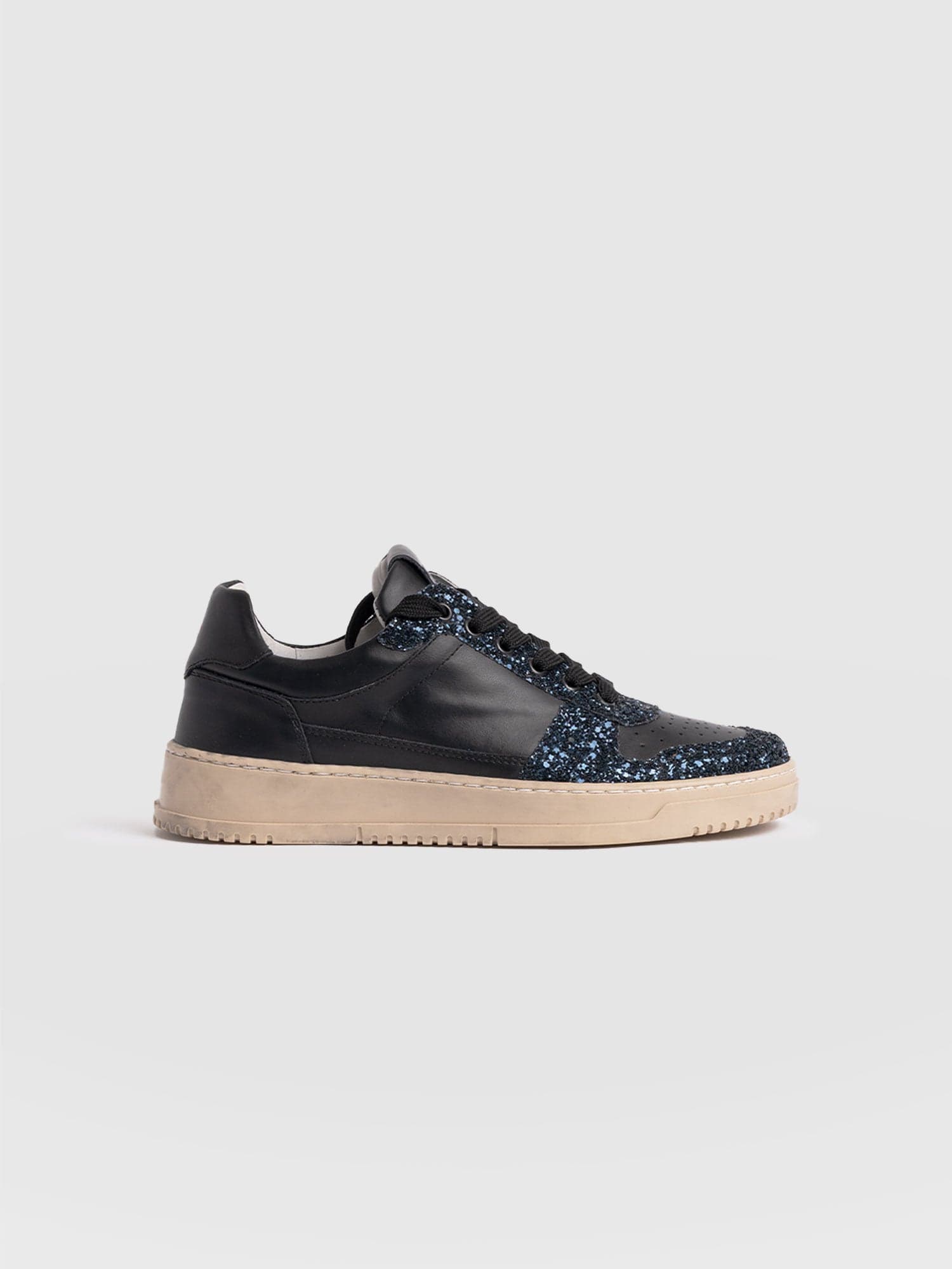 Onyx Trainer - Black/Navy - Women's Shoes | Saint + Sofia? EU